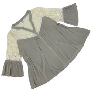 Umgee Taupe Plissé Boho Style A-Line Blouse with Cream Lace Details, Medium